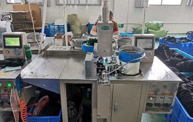 自動(dòng)打扣機(jī)